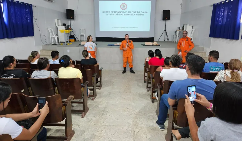 Militares do 18°BBM realizam treinamento da Lei Lucas com profissionais da Educação Básica em Teixeira de Freitas