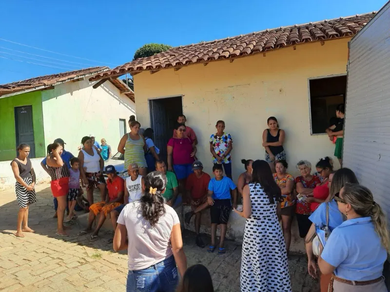 Assistência Social: Prefeitura de Medeiros Neto distribui kits para famílias de Nova Zelândia e Água Limpa