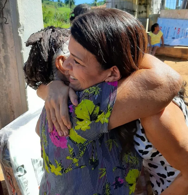 Assistência Social: Prefeitura de Medeiros Neto distribui kits para famílias de Nova Zelândia e Água Limpa