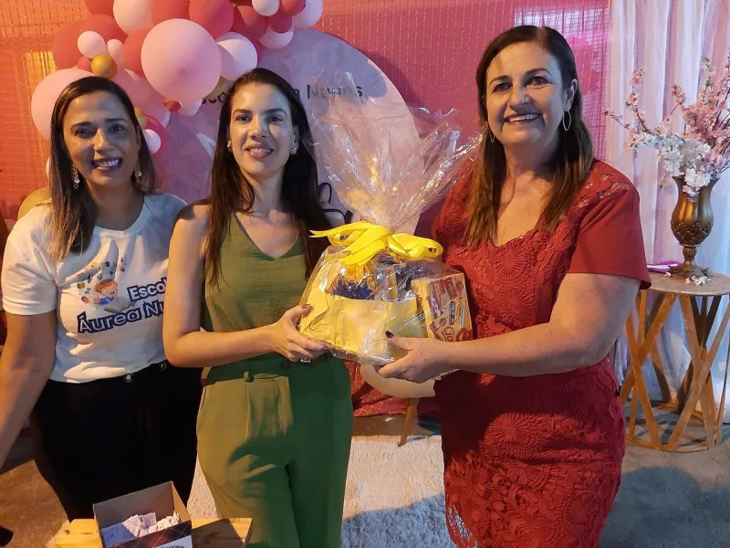 Medeiros Neto: Escola Áurea Nunes realiza homenagem para mães de estudantes