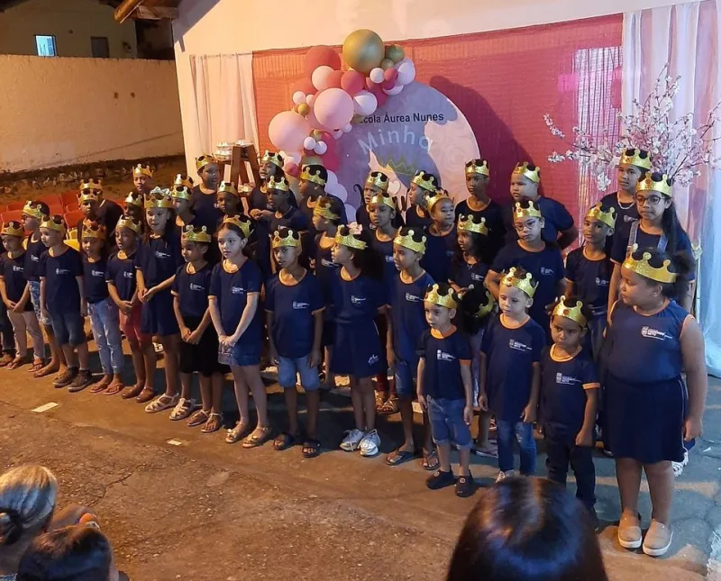 Medeiros Neto: Escola Áurea Nunes realiza homenagem para mães de estudantes