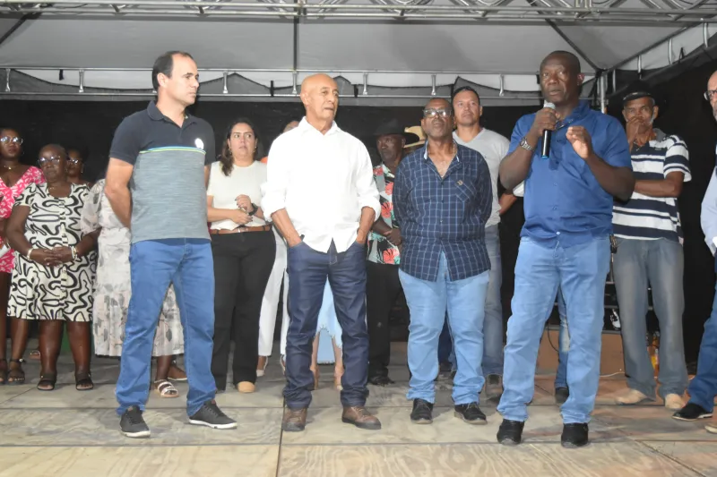 Prefeito Calixto Ribeiro inaugura praça na comunidade quilombola de Vila Juazeiro