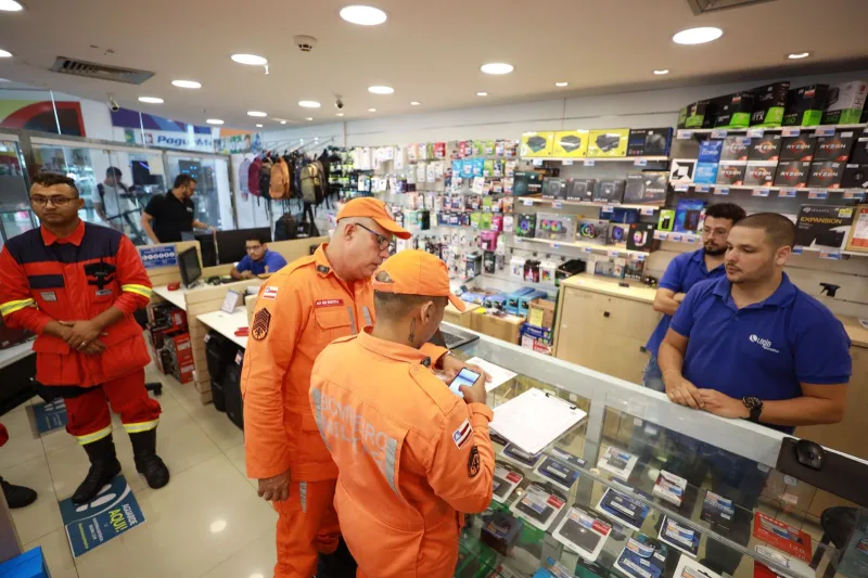 Operação Bombeiro Total já realizou 1.300 fiscalizações a edificações comerciais em todo o estado