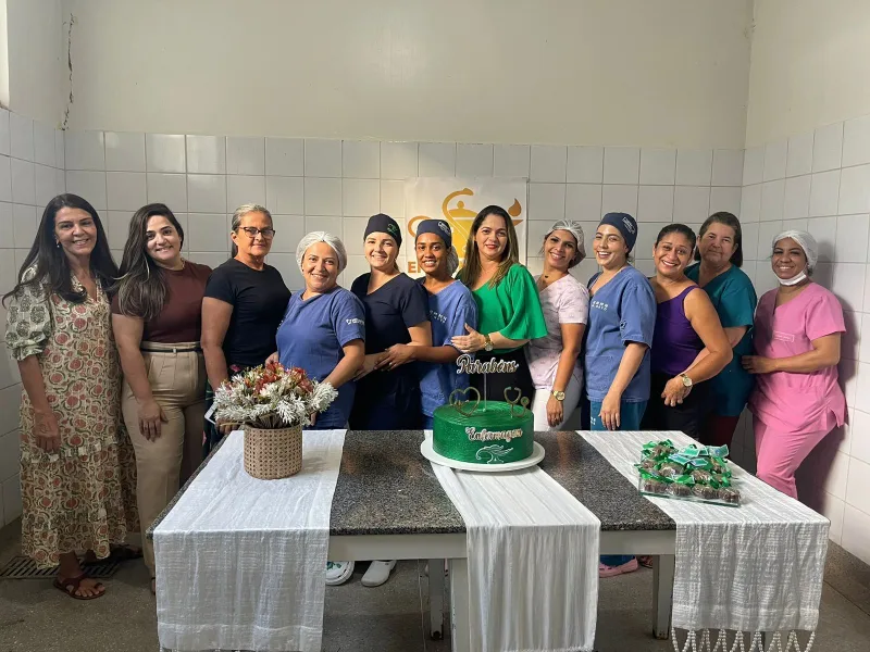 Enfermeiros e técnicos em enfermagem são homenageados no Hospital Municipal de Medeiros Neto