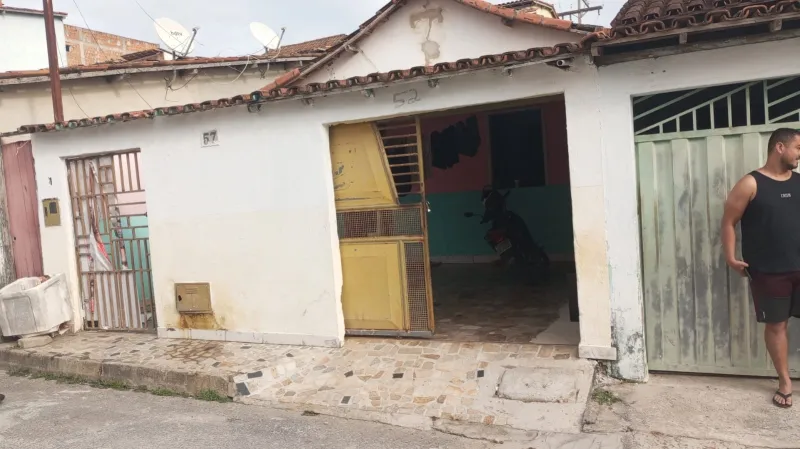 Criminosos invadem casa e executam ex-presidiário a tiros no bairro Santa Rita