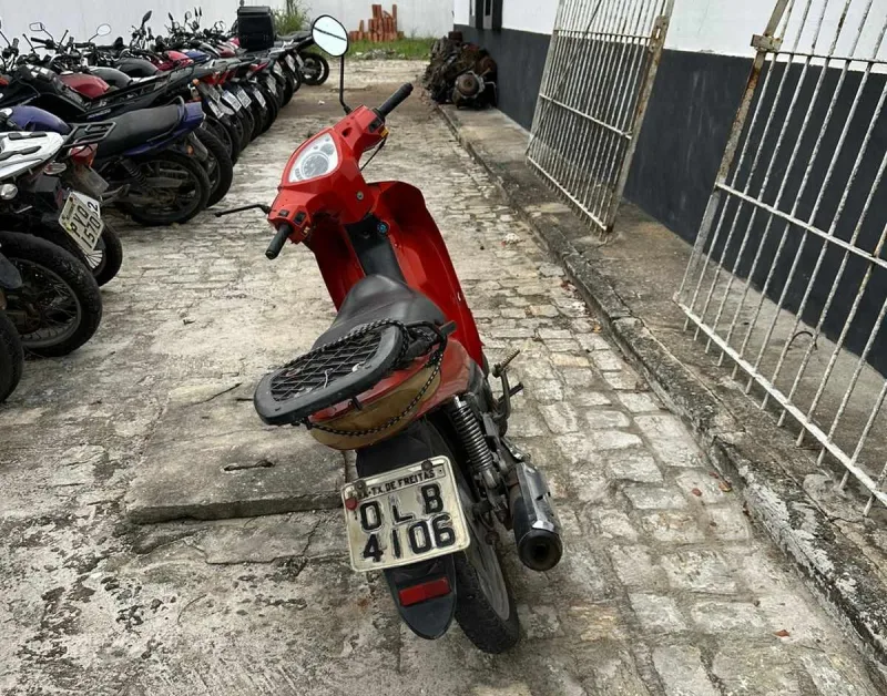 PM apreende moto furtada em Teixeira de Freitas