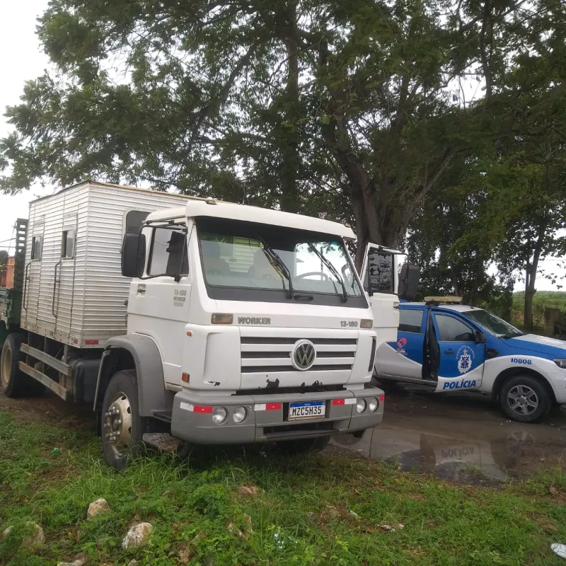 Polícia Civil de Mucuri recupera caminhão furtado, nesta madrugada, na cidade de Nova Venécia/ES