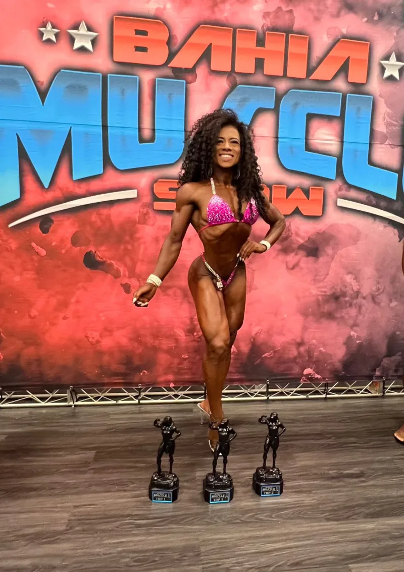 Teixeirense Katrine Souza Brilha no Overall Wellness do Bahia Muscle Show em Salvador