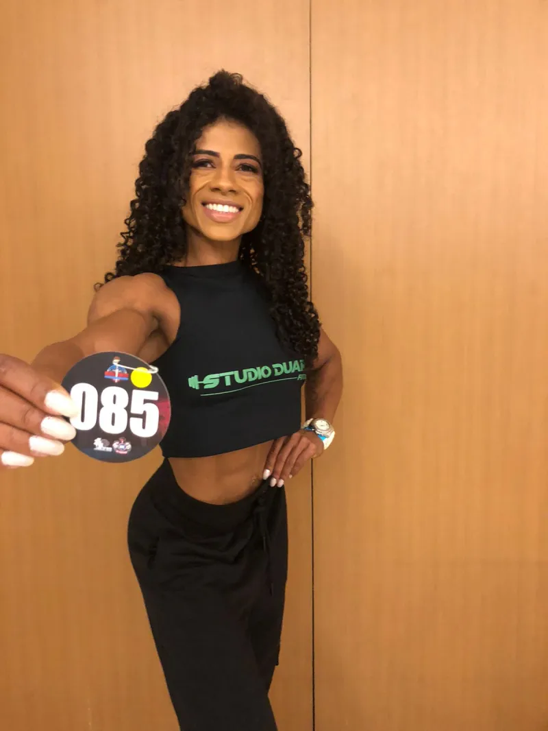 Teixeirense Katrine Souza Brilha no Overall Wellness do Bahia Muscle Show em Salvador