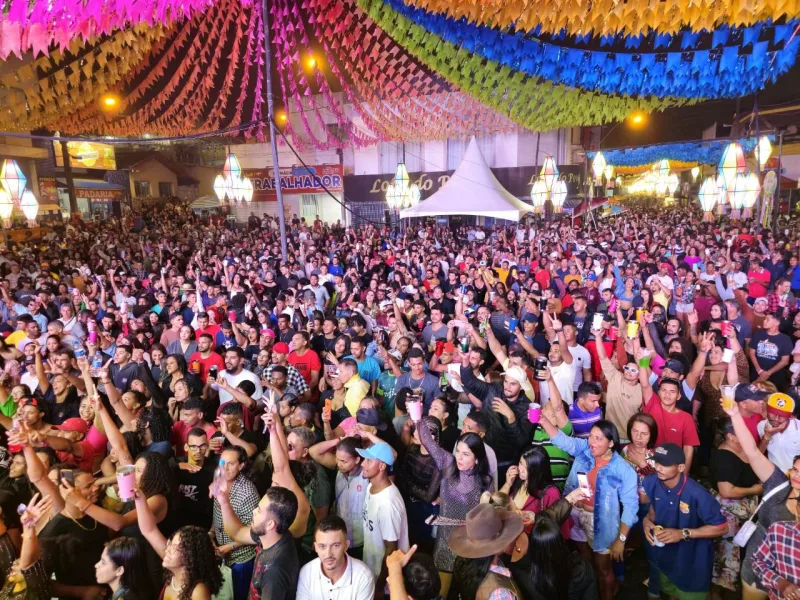 Última noite do 36º Arraiá do Água Fria consolida sucesso absoluto em Medeiros Neto