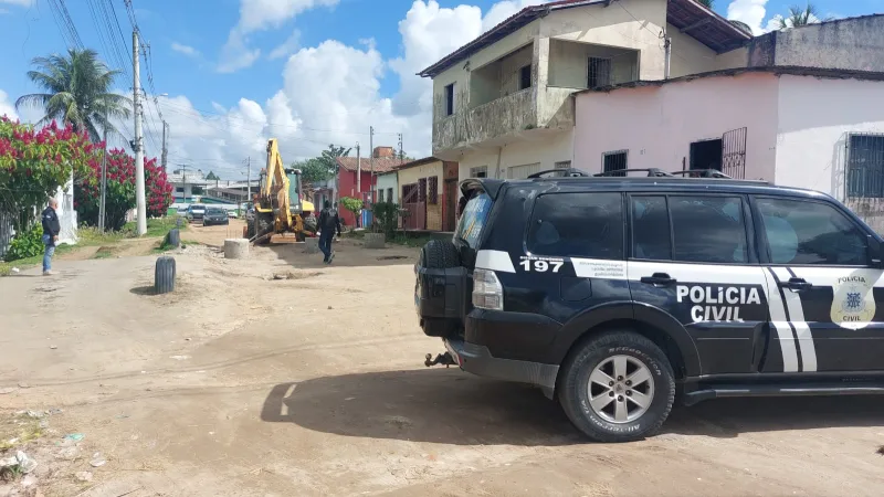 Polícia Civil retira barreiras e apreende câmera usadas para dificultar o trabalho das forças de segurança em Eunápolis