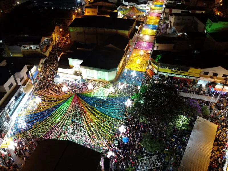 Ornamentação junina é destaque no circuito do 36º Arraiá do Água Fria, em Medeiros Neto