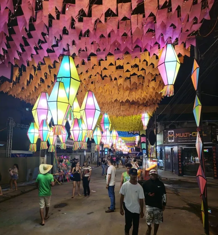 Ornamentação junina é destaque no circuito do 36º Arraiá do Água Fria, em Medeiros Neto