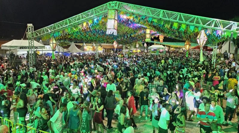 Segundo dia da 27ª Festa do Forró do Peroá de Mucuri reúne multidão e oferece diversas atrações culturais