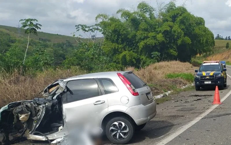 Colisão frontal na BR-101 deixa uma vítima fatal em Teixeira de Freitas