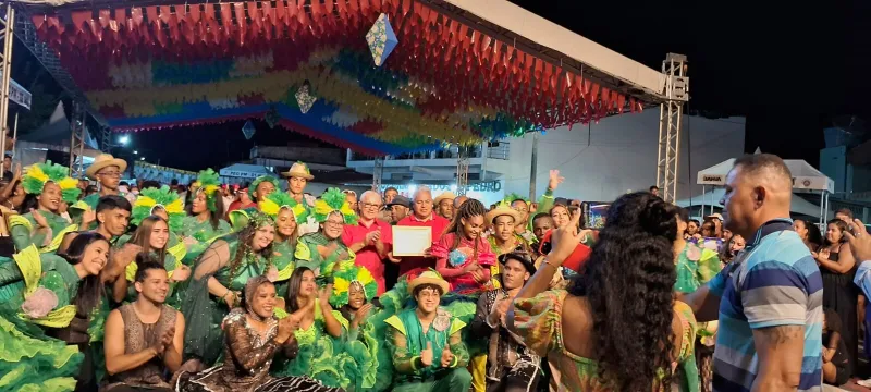 Quadrilhas juninas são homenageadas na Festa de São Pedro de Alcobaça