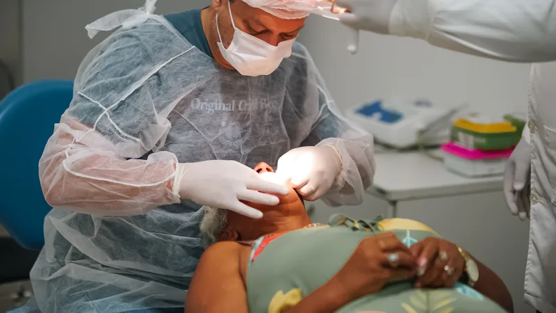 Prefeitura de Prado entrega próteses dentárias e eleva a autoestima dos beneficiados