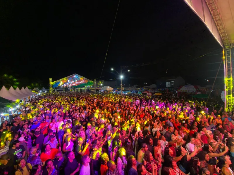 Milhares de pessoas lotam o circuito do São João de Prado na noite de sexta-feira (05)