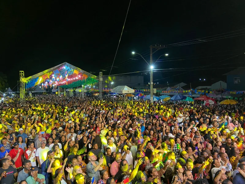 Milhares de pessoas lotam o circuito do São João de Prado na noite de sexta-feira (05)