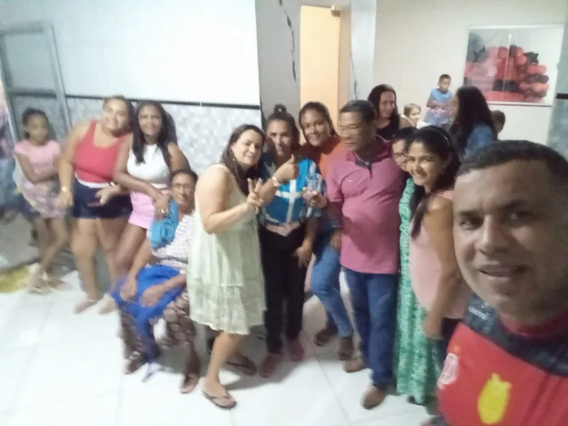 Professor Cristiano recebe amigos em celebração ao seu aniversário