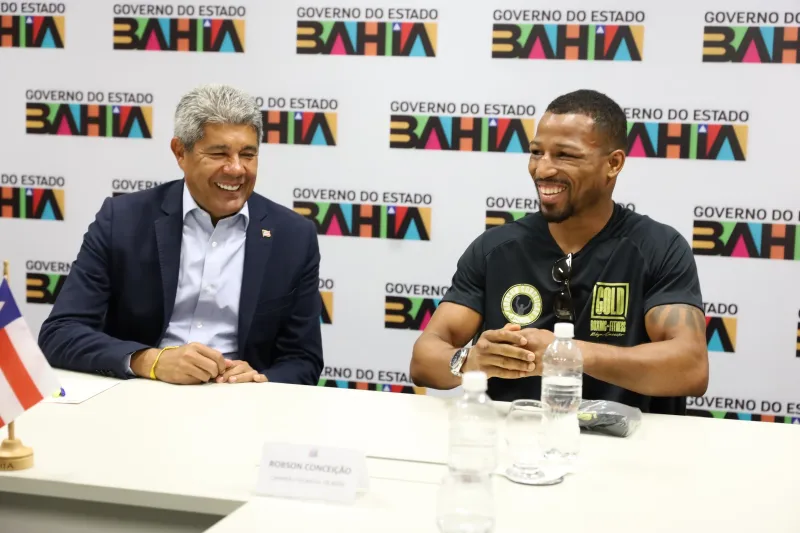 “Hoje, o brilho é dele, é dele esse cinturão”, celebrou o governador em recepção ao campeão mundial de boxe Robson Conceição