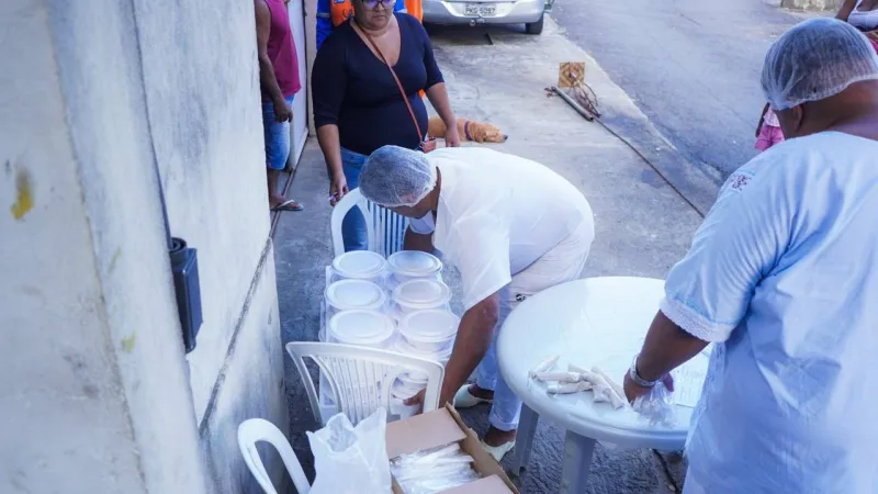 Comida no Prato: programa Bahia Sem Fome começa a distribuir marmitas em Salvador e mais 13 cidades contempladas