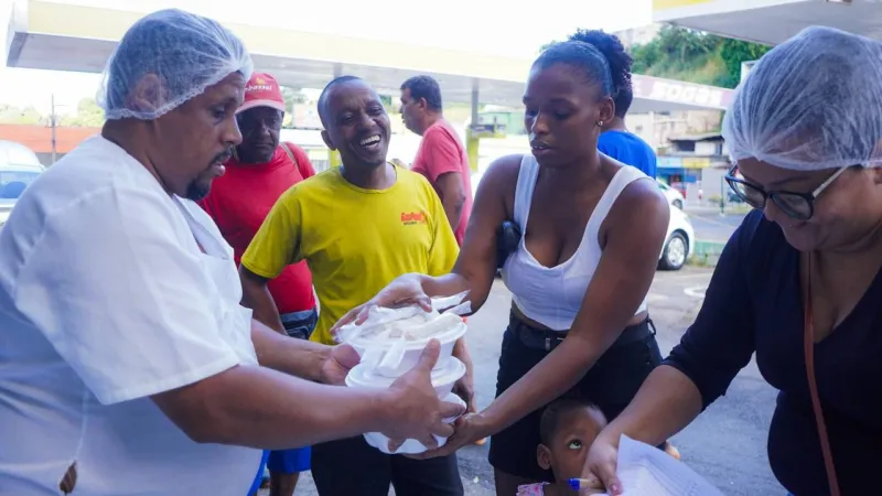 Comida no Prato: programa Bahia Sem Fome começa a distribuir marmitas em Salvador e mais 13 cidades contempladas