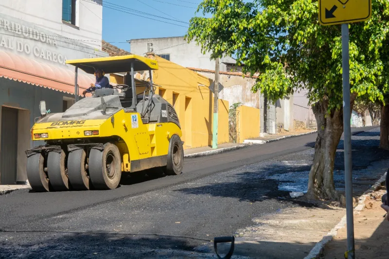 Pavimentação asfáltica de Lajedão chega na fase final