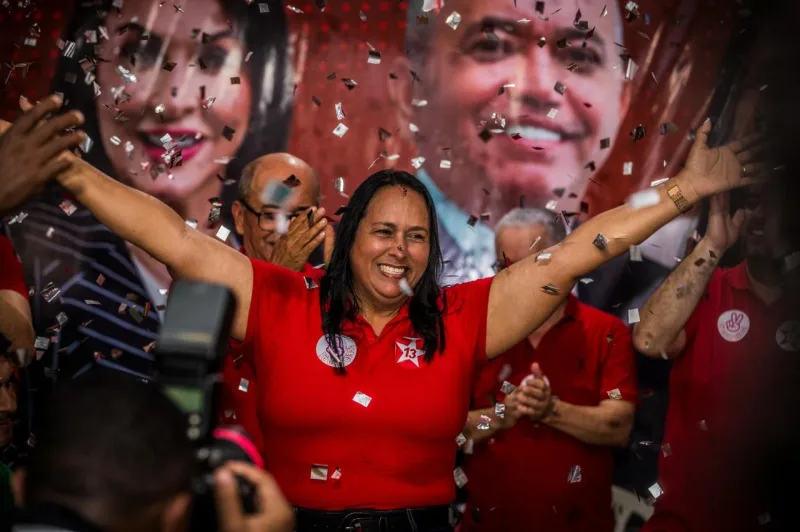  Porfessora Vaninha assume a liderança pela corrida à prefeitura de Caravelas, diz pesquisa registrada no TRE/BA 