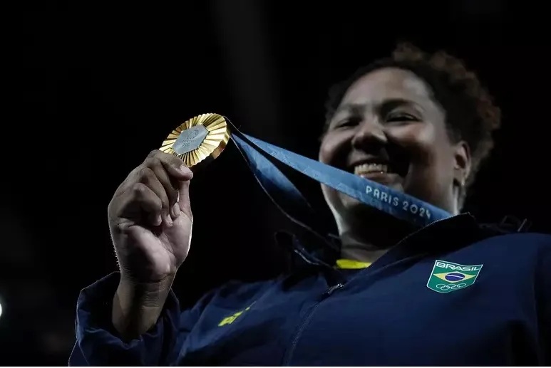 Judoca Beatriz Souza conquista o primeiro ouro brasileiro em Paris