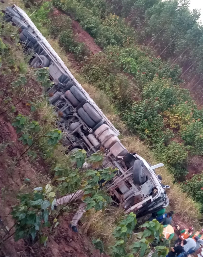 Motorista da UAI Engenharia morre em acidente na BR-101 entre Teixeira de Freitas e Itamaraju