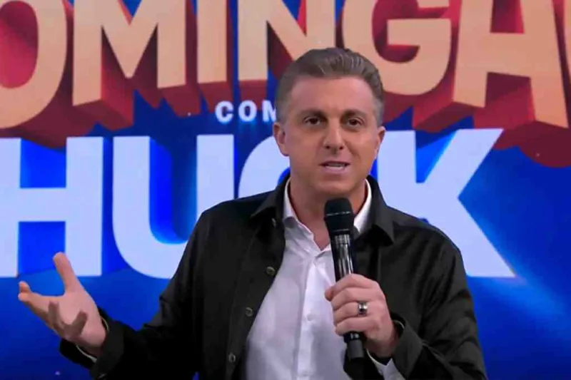 Luciano Huck cai de escada durante férias e vai parar no hospital 