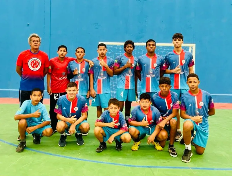 Alunos da Escola Municipal Afrânio Fernandes Cunha de Nova Viçosa triunfam no handebol em Teixeira de Freitas