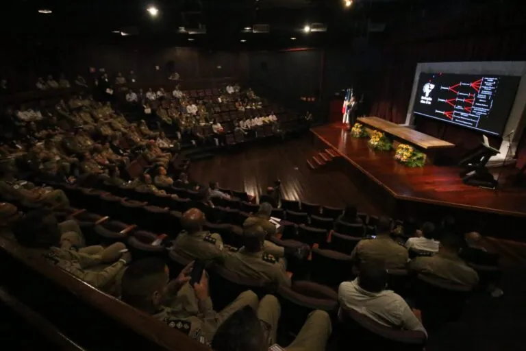 Mais de 10 mil armas aprendidas, sendo 102 fuzis e 100 líderes de facções alcançados, ressalta Marcelo Werner,  em evento da Tríplice Divisa Porto Seguro