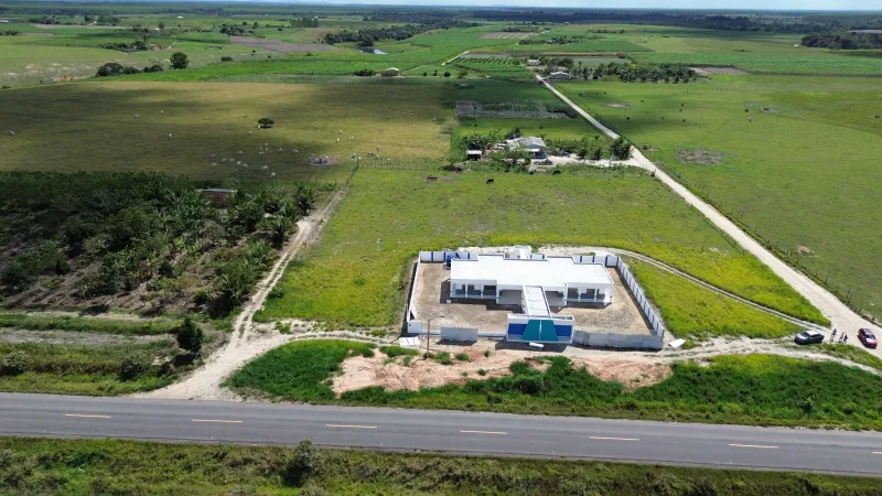 Está quase pronta uma moderna escola em área de assentamento de Alcobaça