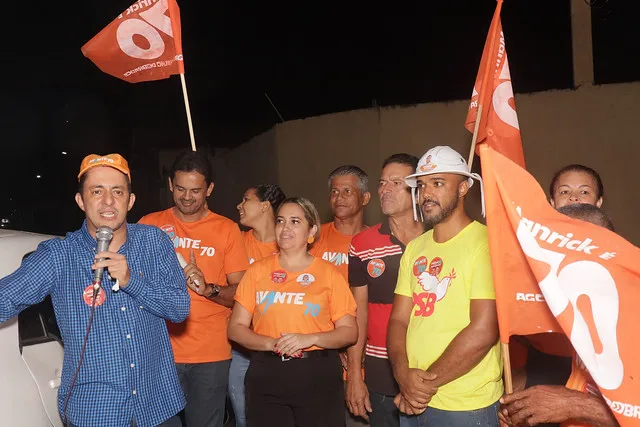 Caminhada marca início da campanha à reeleição de Manrick Teixeira em Vereda