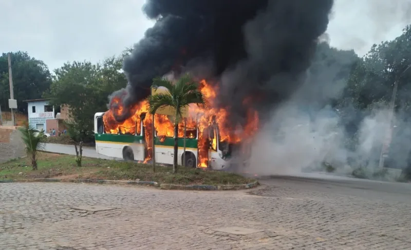 Incêndio criminoso leva à suspensão das operações da Viação Itamaraju