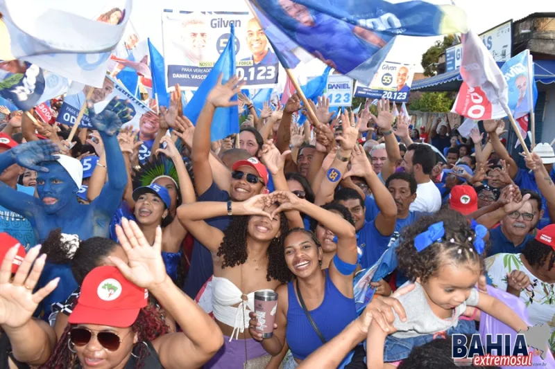 Demonstrando força política, Gilvan Produções atrai multidão em caminhada de apoio à reeleição no Prado