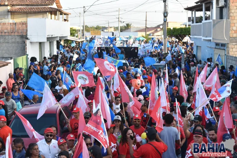 Demonstrando força política, Gilvan Produções atrai multidão em caminhada de apoio à reeleição no Prado