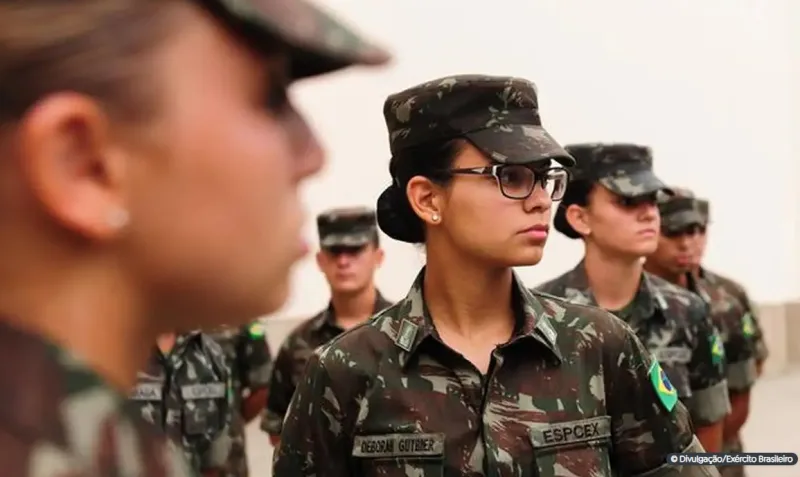 Mulheres poderão se alistar no serviço militar aos 18 anos