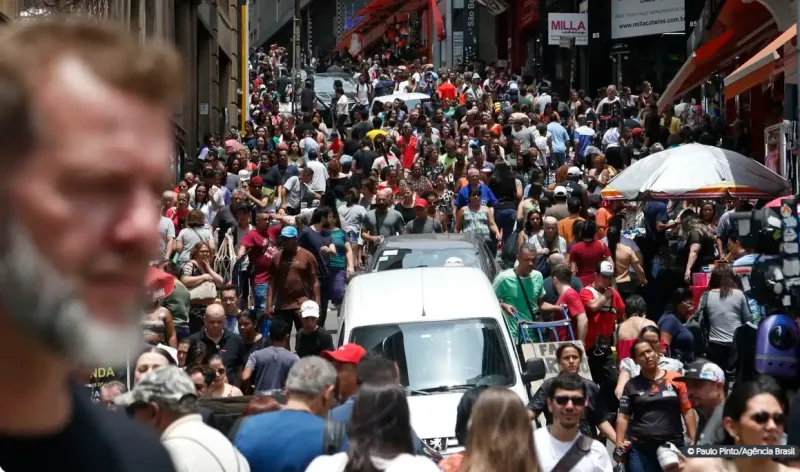 Brasil registra 212,6 milhões de habitantes em julho de 2024, diz IBGE