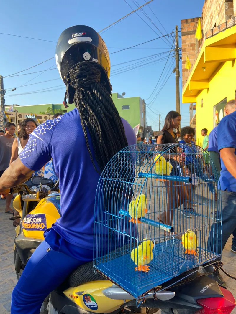 Grande caminhada marca campanha de reeleição do prefeito Gilvan Produções no distrito do Guarani