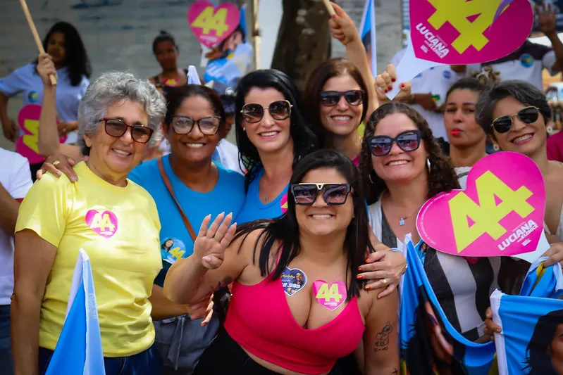 Adesivaço de Luciana Machado e Elenice reúne apoiadores em Posto da Mata