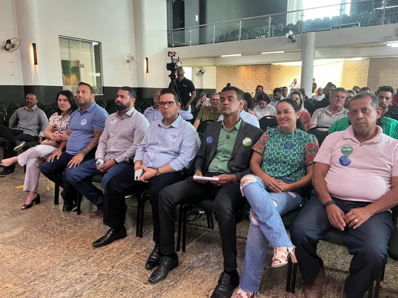 Associação de Pastores de Teixeira de Freitas recebe candidatos a prefeito; Marcelo Belitardo não comparece