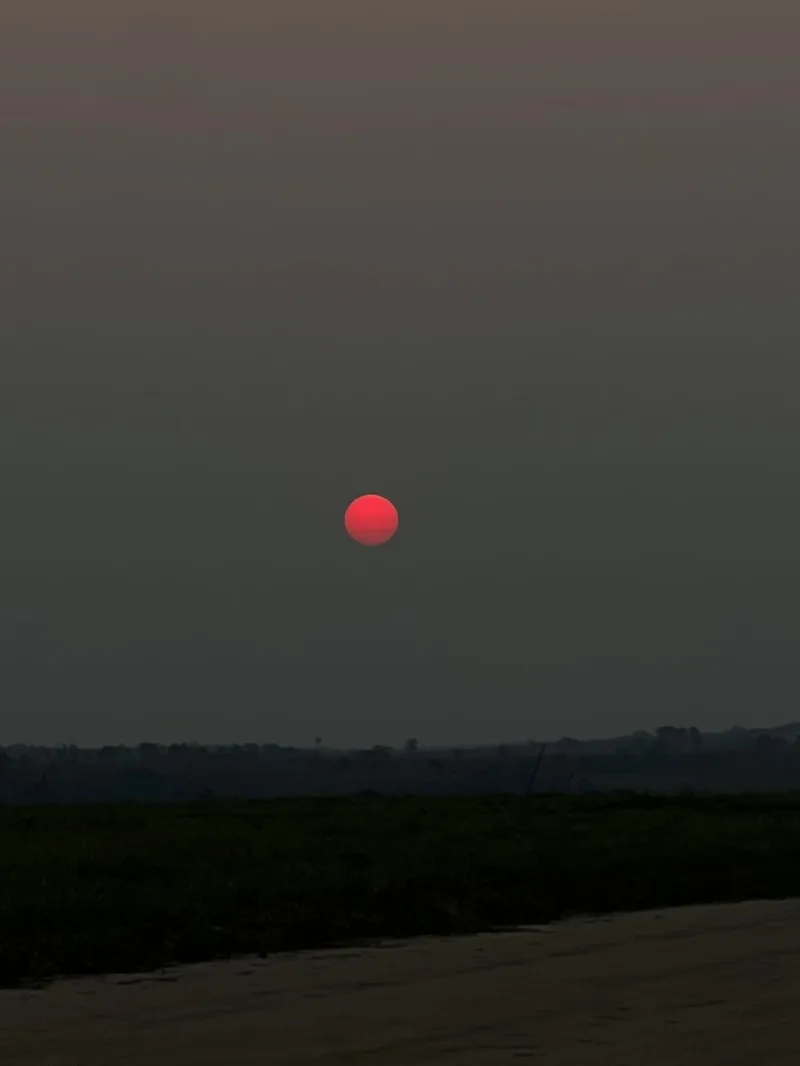 Entenda por que o pôr do sol está mais alaranjado: poluição e onda de calor influenciam o fenômeno