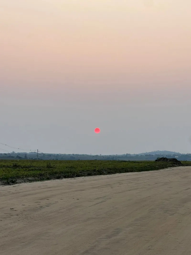 Entenda por que o pôr do sol está mais alaranjado: poluição e onda de calor influenciam o fenômeno