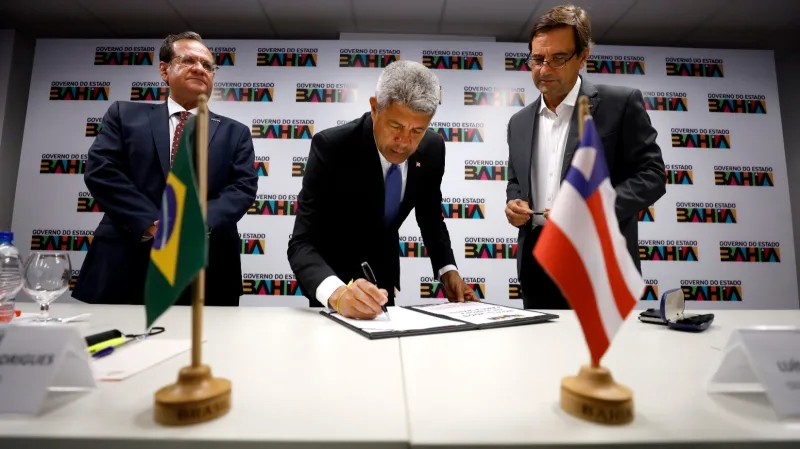 Bahia assina protocolo de intenções para voos sem escala entre Porto/Portugal e Salvador