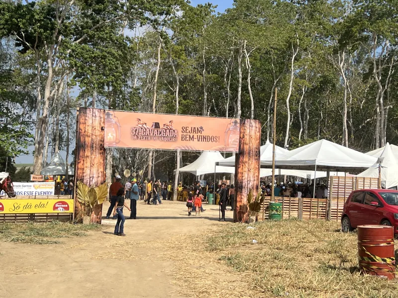 37ª Cavalgada da Festa do Vaqueiro de Ibirapuã manteve a tradição e atraiu pessoas de toda a região