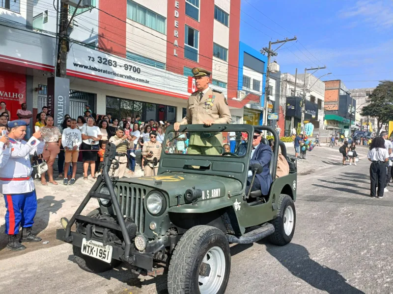 PM celebra com entusiasmo o Dia da Independência em desfile cívico-militar em Teixeira de Freitas