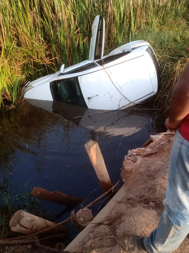 Carro cai de ponte e deixa uma vítima fatal em Ibirapuã